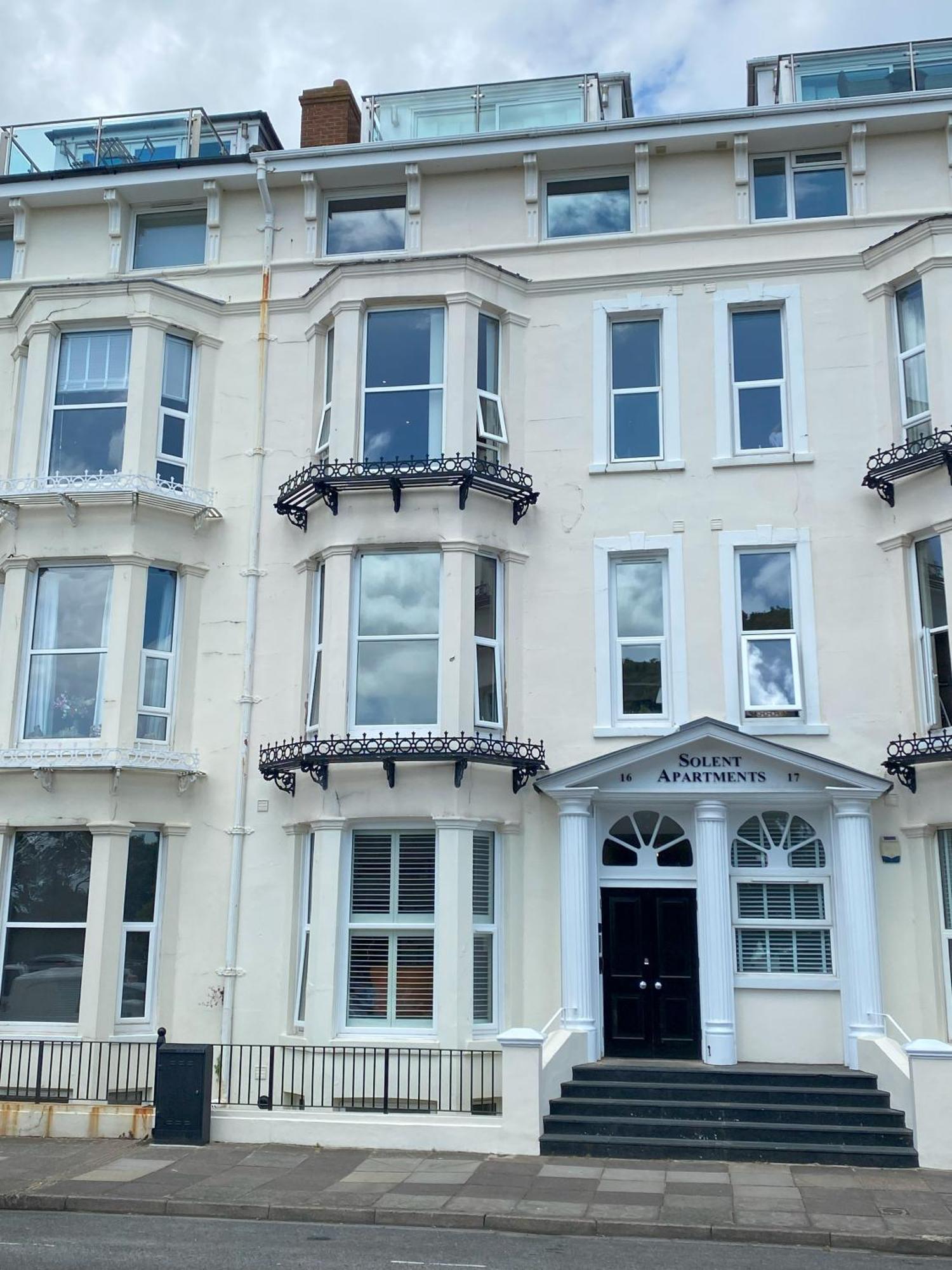 Solent Apartments Portsmouth Esterno foto